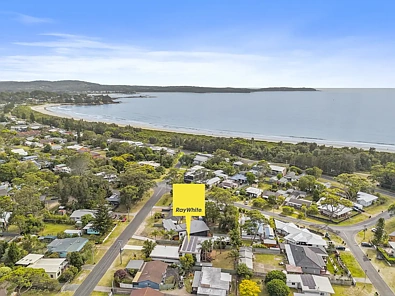 Broulee 8房  Incredible Investment Opportunity. 3 Residences yielding 5% Return Just 350m from Broulee Beach