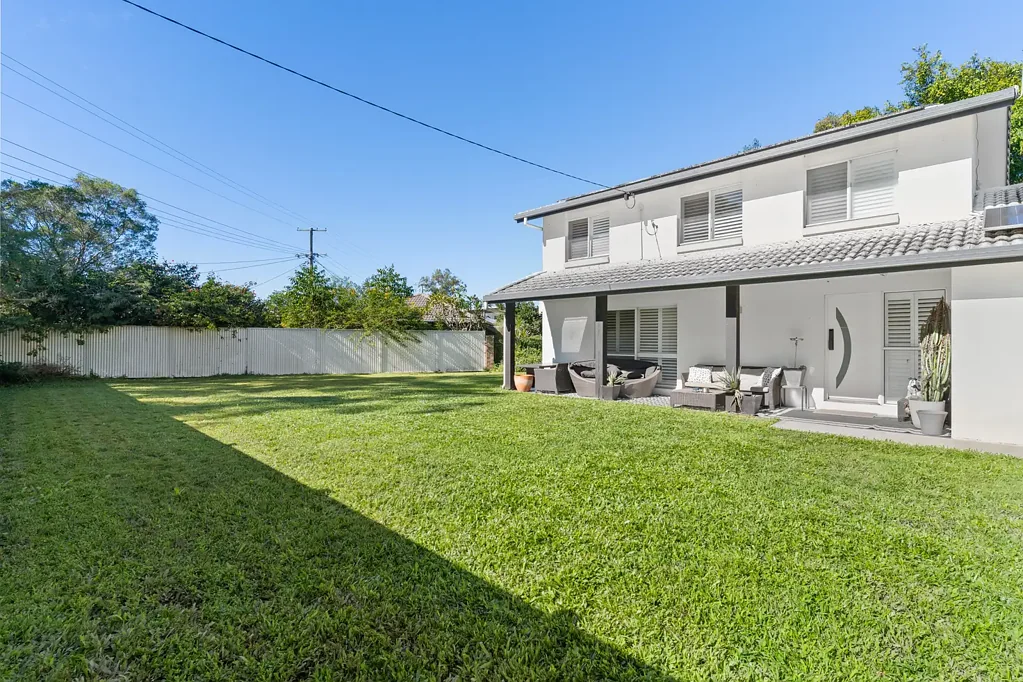 Landsborough 4 Slaapkamer Privacy Right in the Heart of Landsborough!