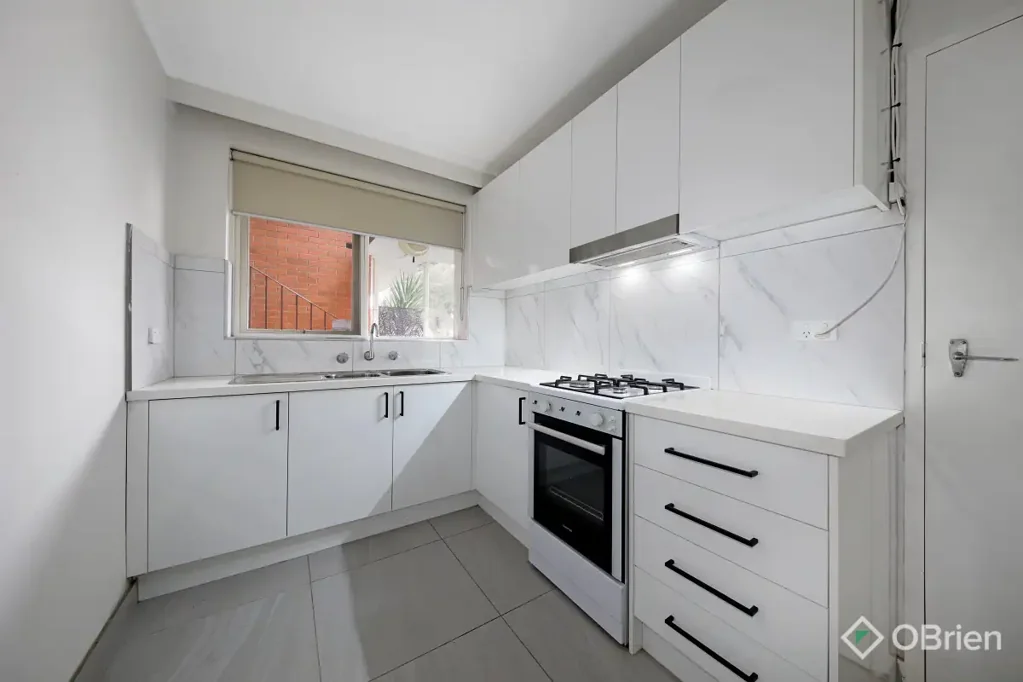 Ground Floor, Low Maintenance & a Lifestyle Location!