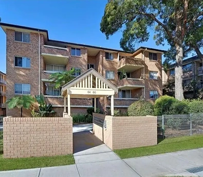Hornsby 2房 采光充足的顶层公寓，位于 Hornsby 黄金地段 Light-Filled Top-Floor Apartment in Prime Hornsby Location