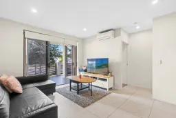 31/908 Logan Road, Holland Park West