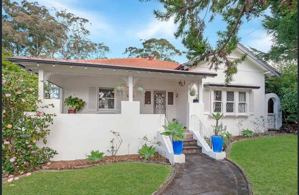 Pennant Hills 4房 无与伦比的地理位置，难得一遇的机遇 A location beyond compare, an opportunity seldom found