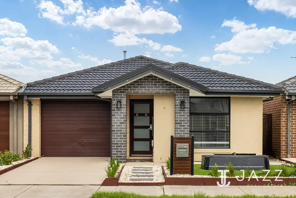 For Lease - Convenient Family Living in Point Cook