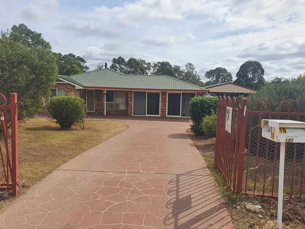 4 Bedroom Brick Home in Estate