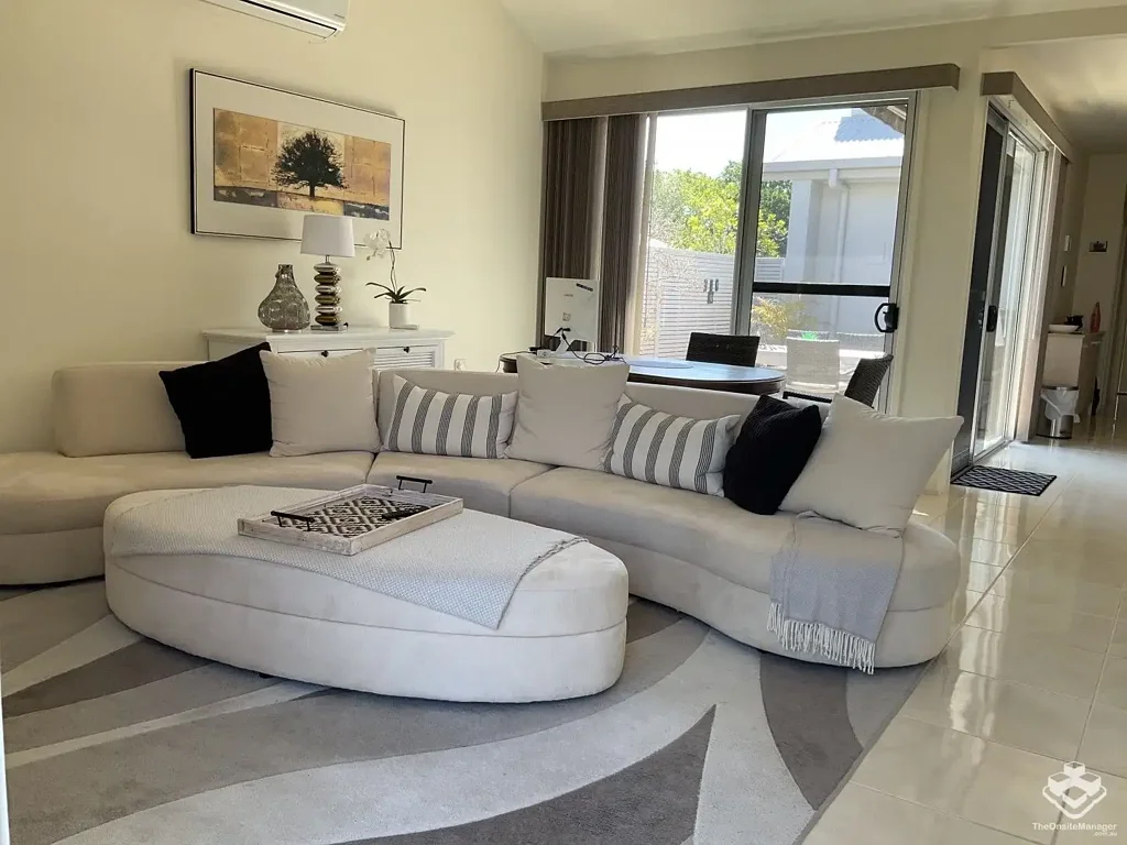 2  BEDROOM 2 BATHROOM VILLA ON KAWANA ISLAND