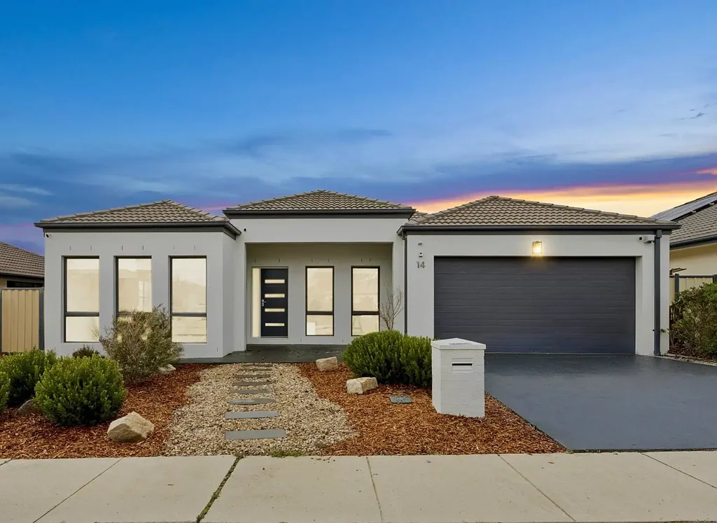 Gungahlin 5ਬੈੱਡਰੂਮ Immaculate 5 bed + rumpus + 3 bath family home - Central location