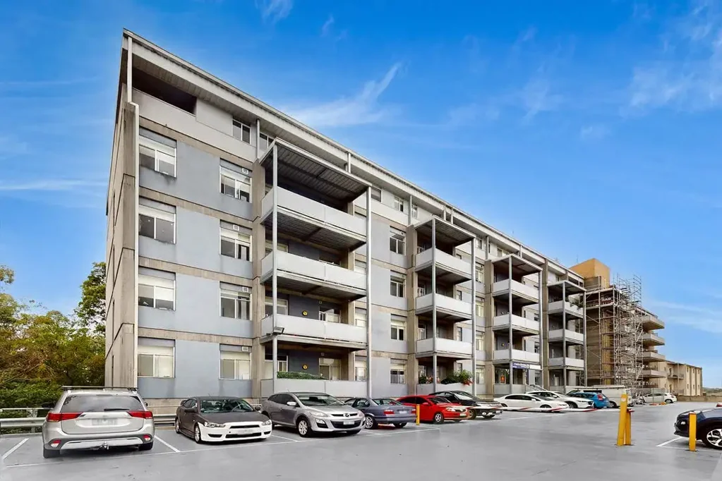 RUSDEN HOUSE- PARTLY FURNISHED GROUND FLOOR 2 BEDROOM, 2 BATHROOM APARTMENT