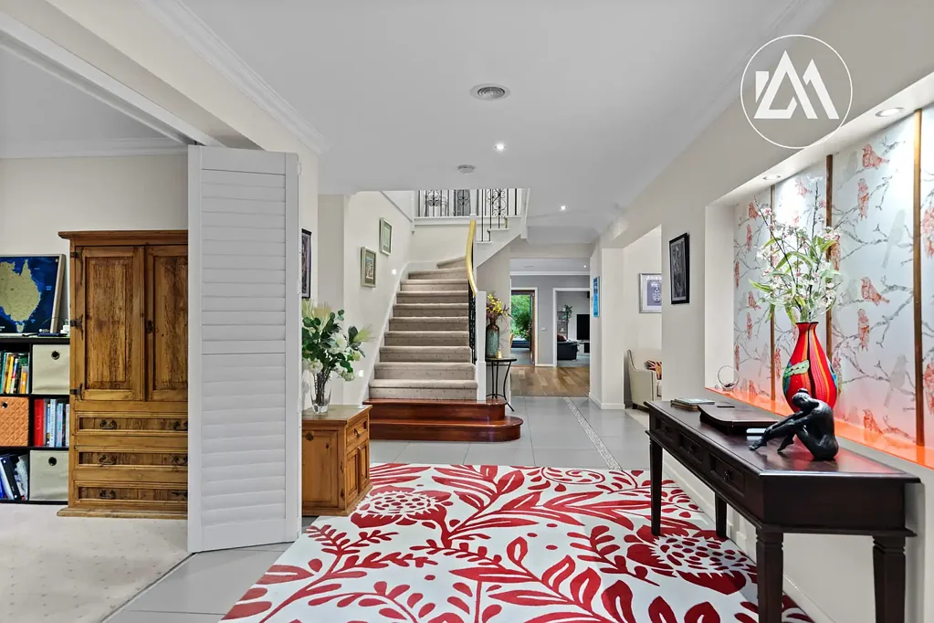 Langwarrin 4房 宁静私密空间 2.64英亩广阔 优质学校环绕 户外娱乐盛宴 水景果树环绕 袋鼠考拉造访 豪华主卧套间 强WiFi连接 EV充电车位 Inspect by private appointment | Grand-scale living amongst 2.64 acres of tranquil privacy