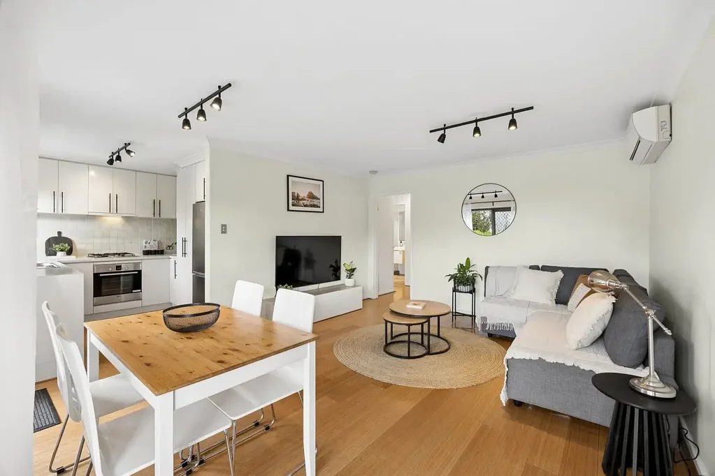 Maylands 2房  Street-front charm with house-like privacy in a premier Inglewood-border location