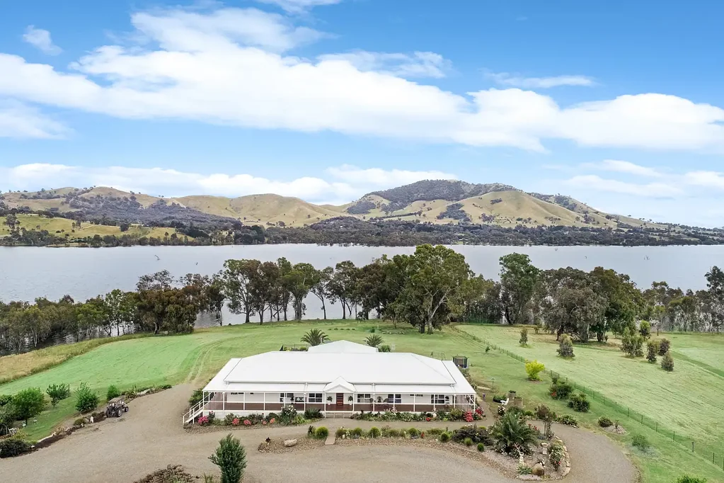 107 Loyola Drive, Mansfield, VIC 3722
