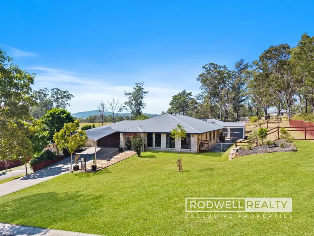 Gleneagle 9 Bedroom Dual Living Dream – 9 Bedrooms, Dual Income