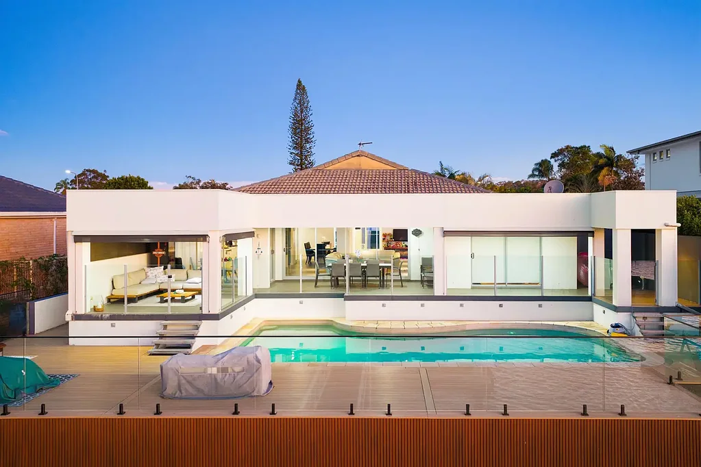 5 Kurrawa Avenue, Mermaid Waters, QLD 4218