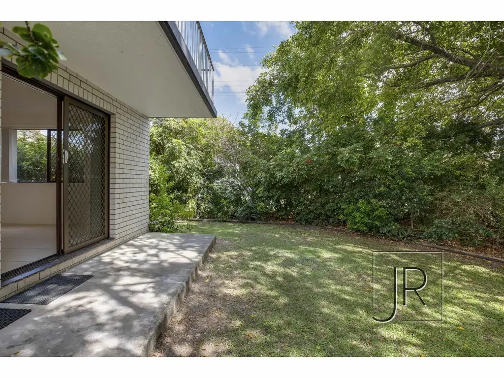 Ground floor unit located a short stroll to the Broadwater