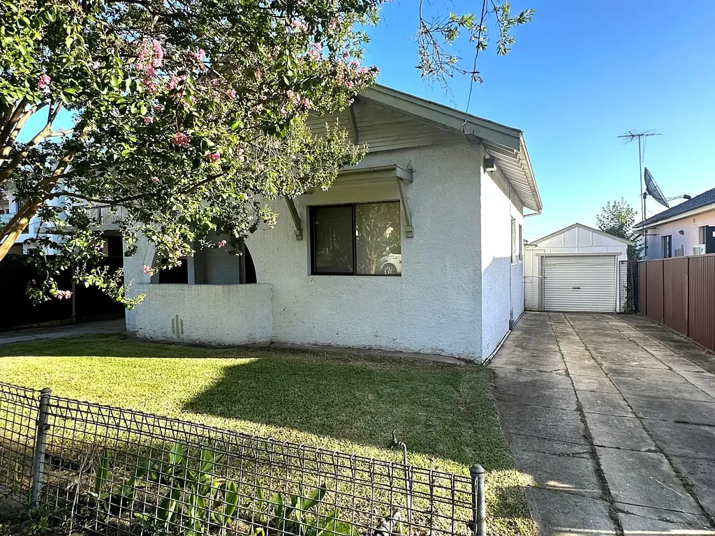 WELL PRESENTED IN CUL DE SAC SETTING CLOSE TO BANKSTOWN CENTRO, TRANSPORT & SCHOOLS