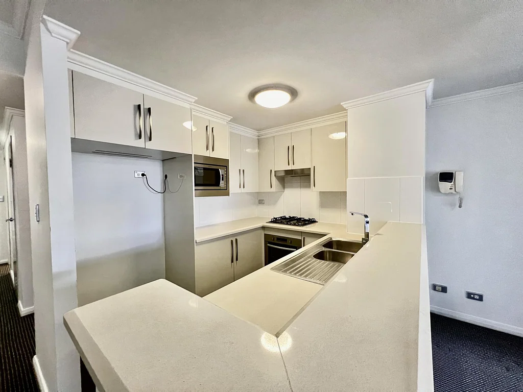 Urban lifestyle and Inner city vibrancy retreat split level two bedrooms apartment on lease in Crown Square