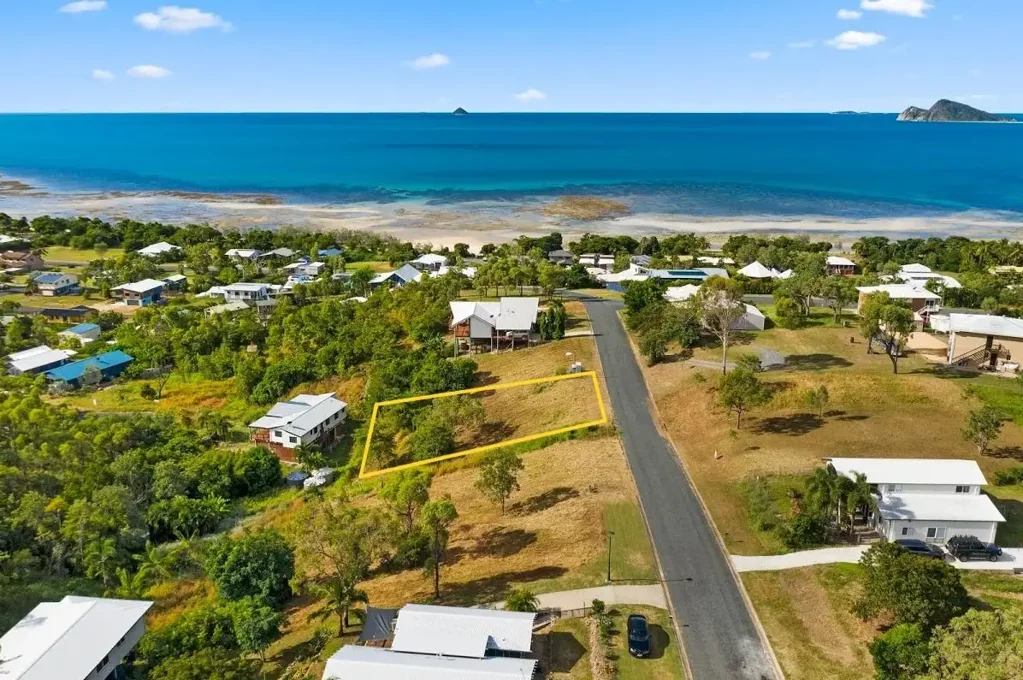 30 Roseric Crescent, Hideaway Bay, QLD 4800
