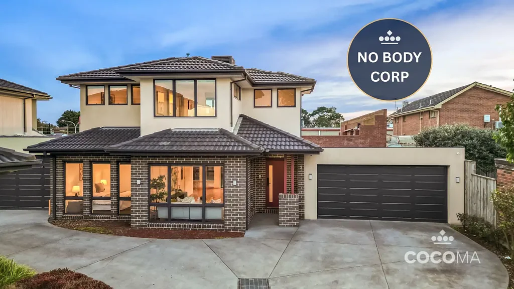 Springvale South 4房 现代双层联排 198m²宽临街面 四卧灵活空间 主卧带步入式衣帽间 高天花板明亮室内 私密低维护后院 春 Vale South便捷位置 Spacious Style, Family Comfort and Effortless Living in a Quiet Court