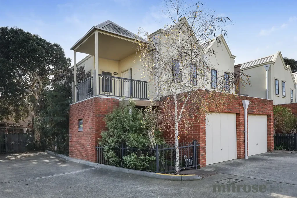 Double-Storey Townhouse in a Secure Footscray Complex!