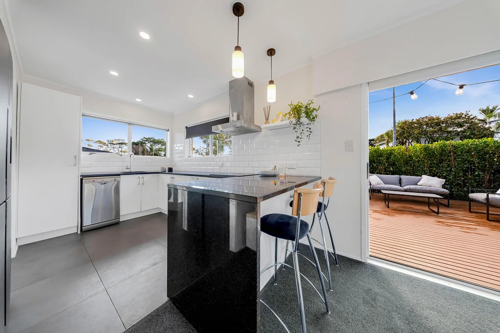 Half Moon Bay 2房 时尚设计+实惠价格，拎包入住的完美家园！ Single Level- Brick & Tile Home