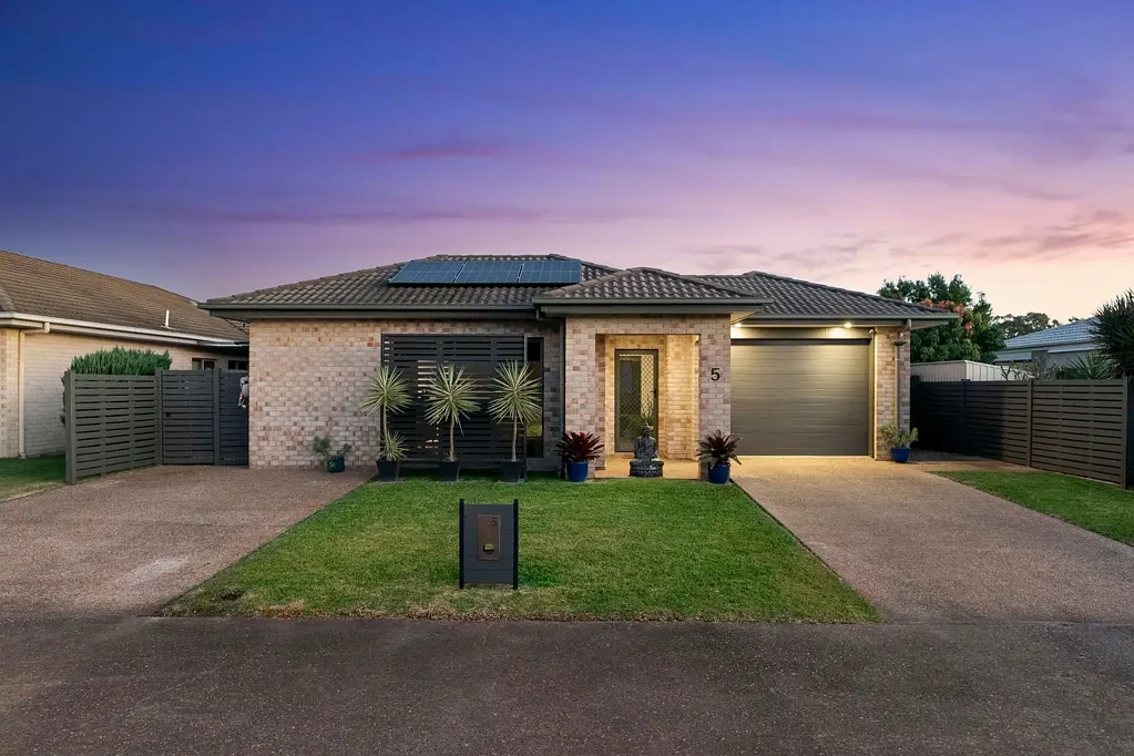 Urraween 3房  Beautifully Appointed Home in Quiet, Central Location