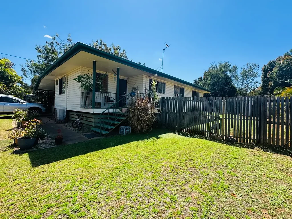 Moranbah 3ਬੈੱਡਰੂਮ CHARMING CHARACTER FILLED HOME. BIG FEATURES – SMALL PRICE!