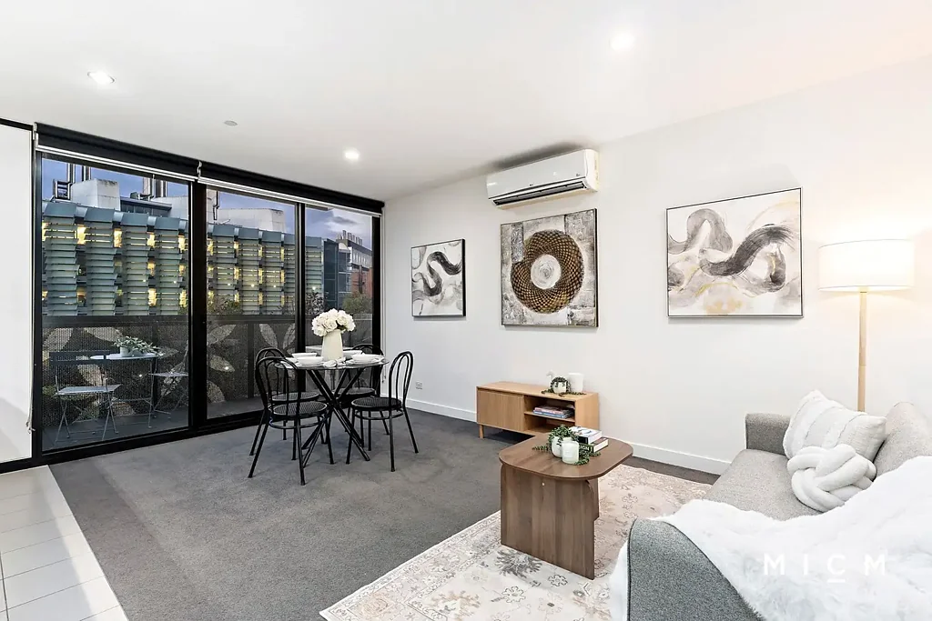 North Melbourne 2chambre Sleek North-Facing Sanctuary in Central Setting