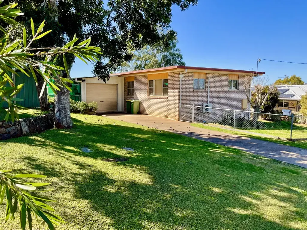 Yarraman 3कमरा 🏡 Low-Maintenance Brick Home in a Prime Location!