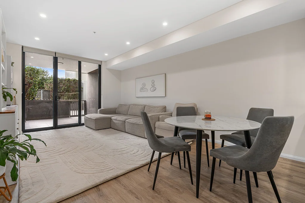 Hurstville 2 Slaapkamer Courtyard Apartment with Contemporary Elegance Meets Unbeatable Hurstville Convenience