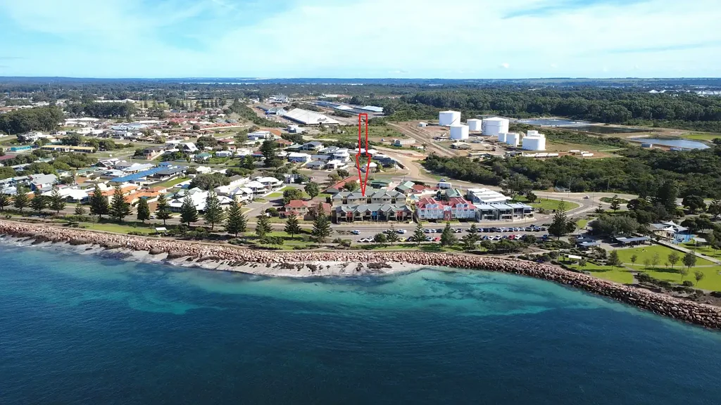 Esperance 3 Bedroom Town Central Complex Living