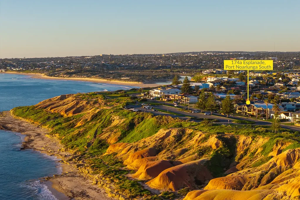 Port Noarlunga South 4房  Esplanade Magic! Unique & versatile beach residence