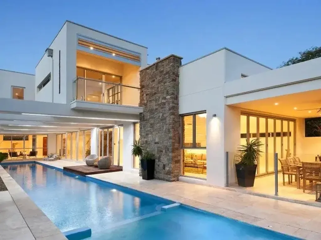 Blakehurst 6房 Blakehurst经典别墅 六卧奢居 Miele厨 电泳池 近水景公园 便捷交通 Luxury Family Oasis in Prestigious Blakehurst Enclave