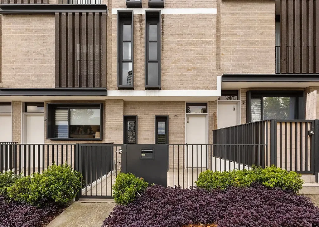 STUNNING FOUR-BEDROOM TERRACE WITH DOUBLE PARKING IN PRIME ZETLAND LOCATION