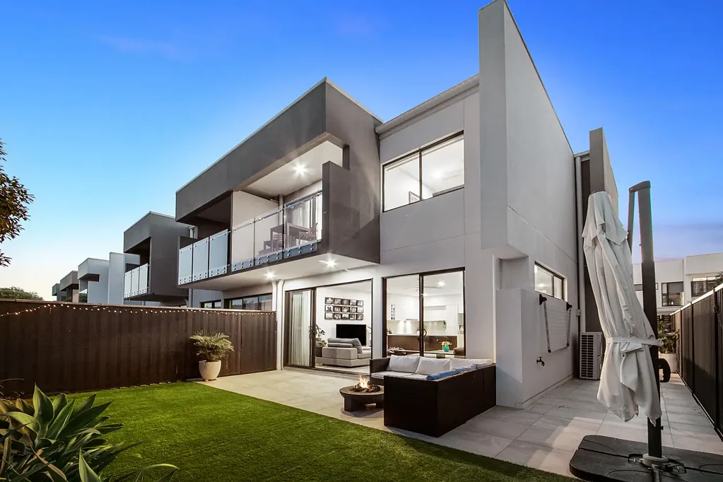 Wellington Point 3Habitaciones Modern Townhouse with Zoned Comfort & Lifestyle Convenience