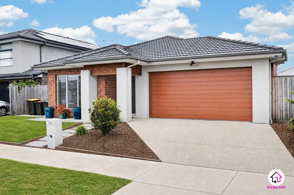 Mickleham 4ਬੈੱਡਰੂਮ SPACIOUS FAMILY HOME ON A LARGE BLOCK IN AN EXCELLENT LOCATION