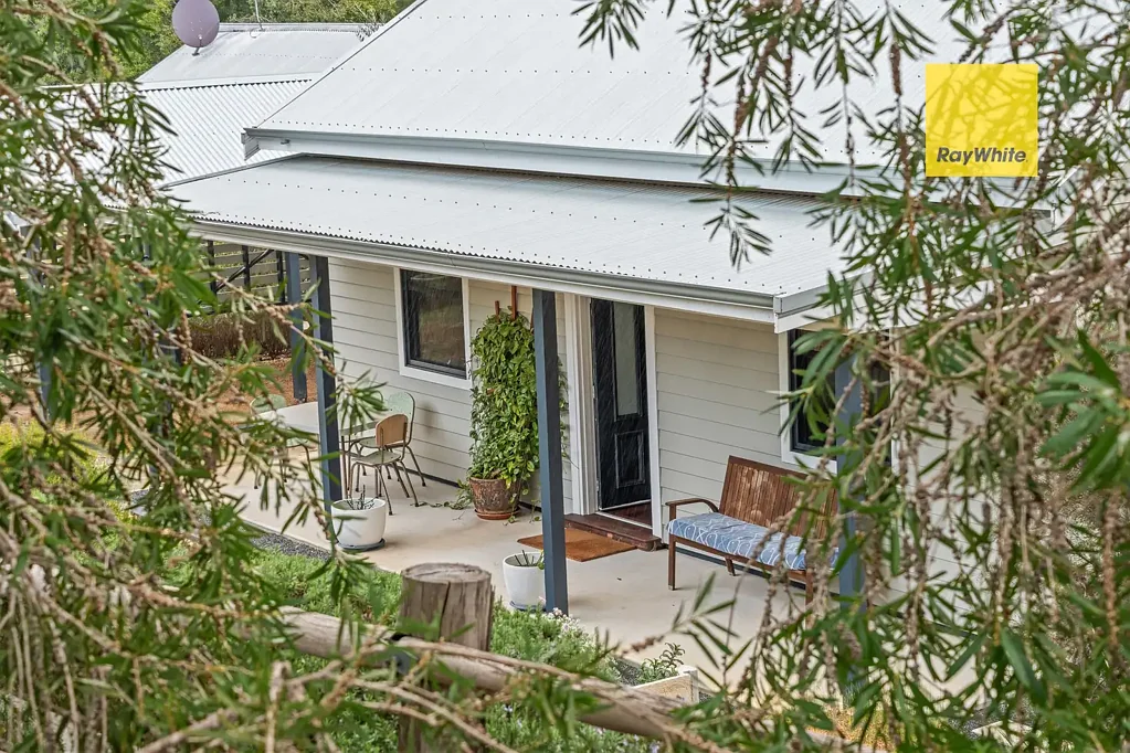 Nannup 3房  Traditional Cottage, Meets Modern Versatility on Spacious 2,460sqm Block