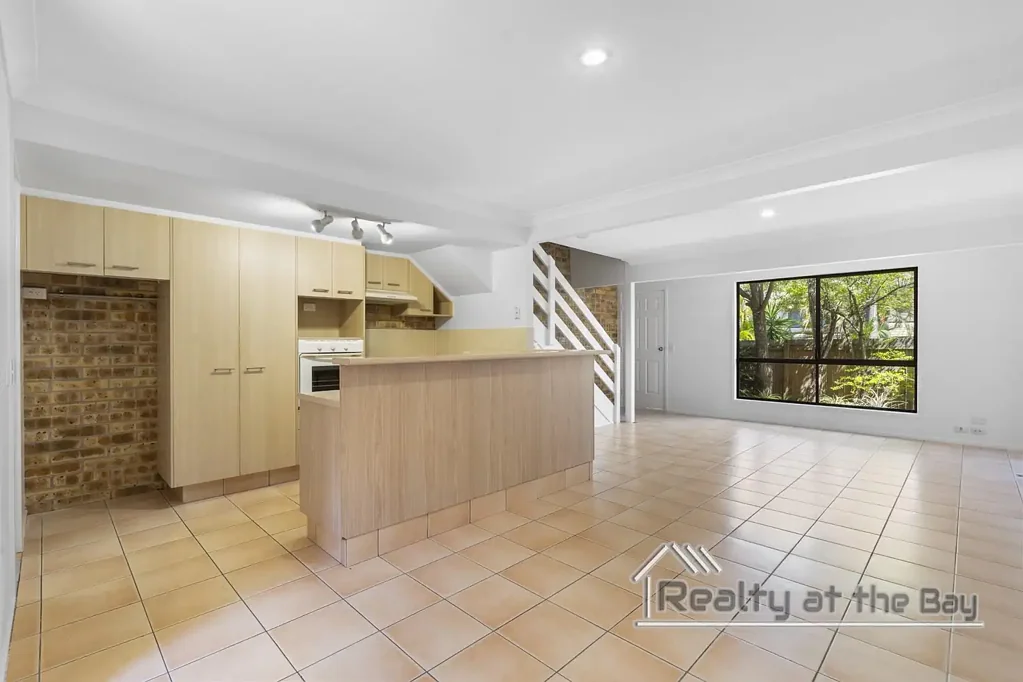 9/71 Olsen Avenue, Labrador, QLD 4215