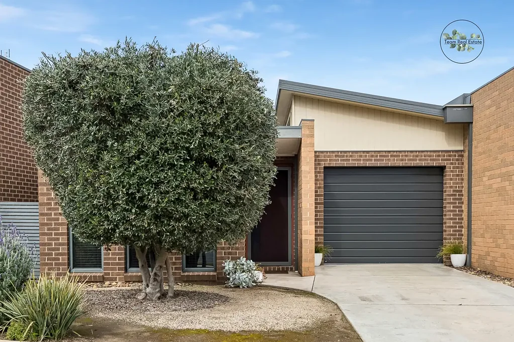 East Bendigo 3房  Lovely home on its own title, walk to lake and CBD