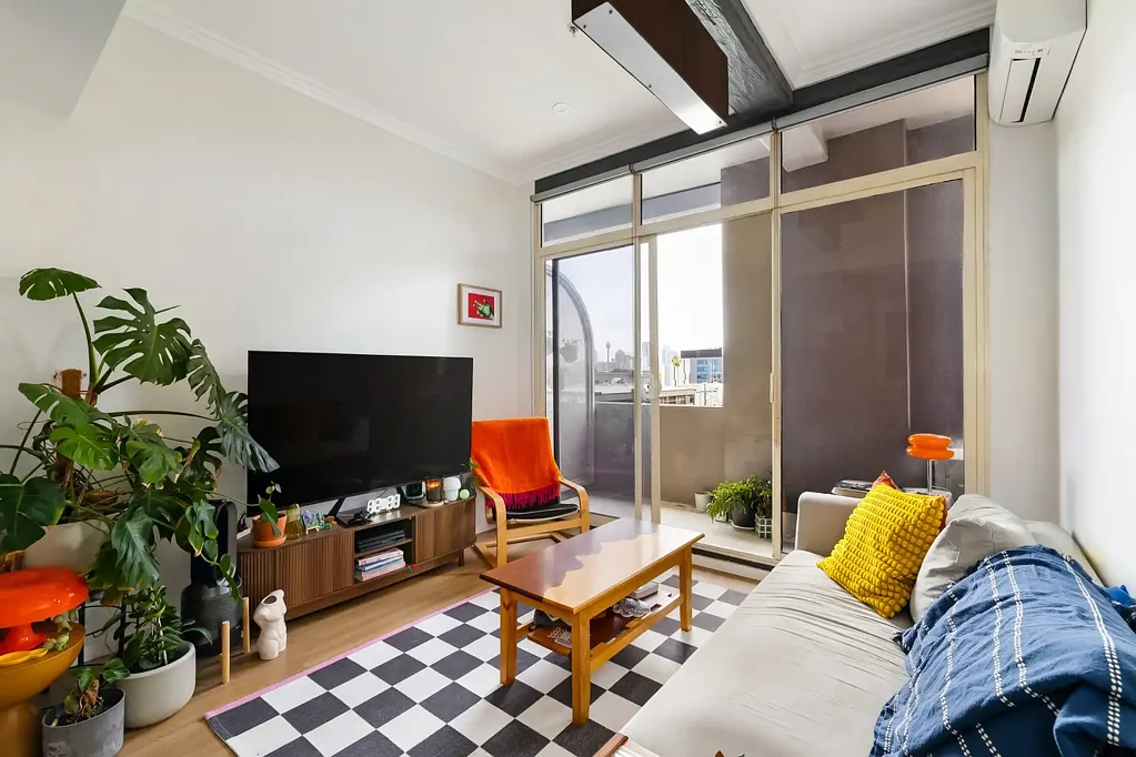 Newtown Renovated studio apartment on King Street