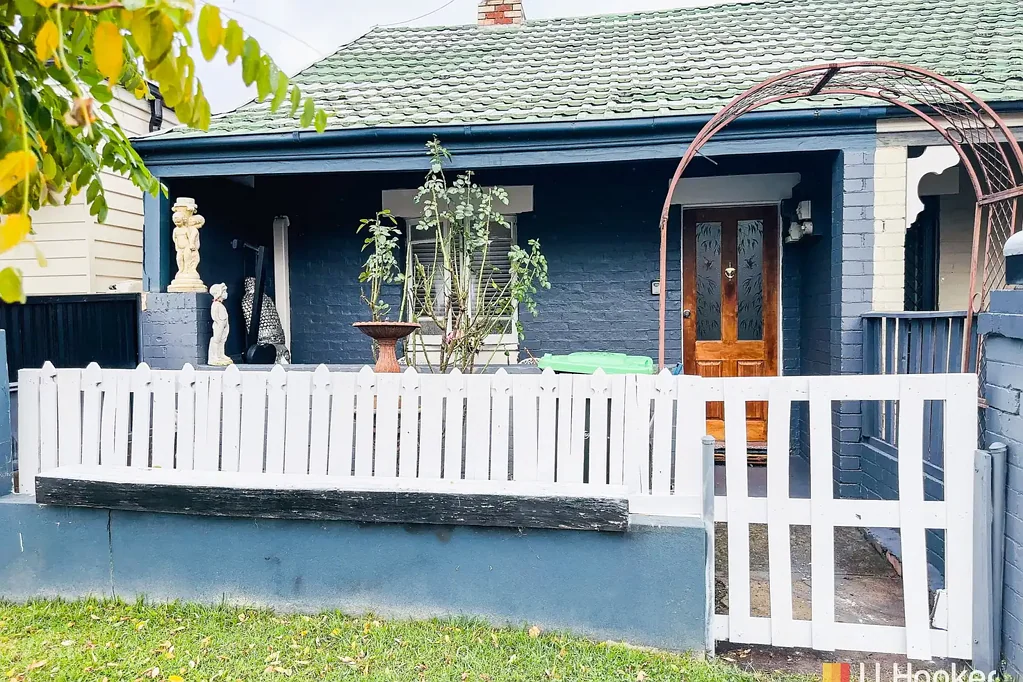 Beautiful 1 Bedroom Semi