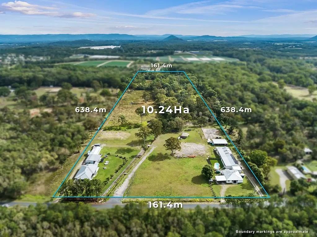 Elimbah 9部屋 25 acre Estate with Multiple Investment Dwellings - A Rare Find in Elimbah