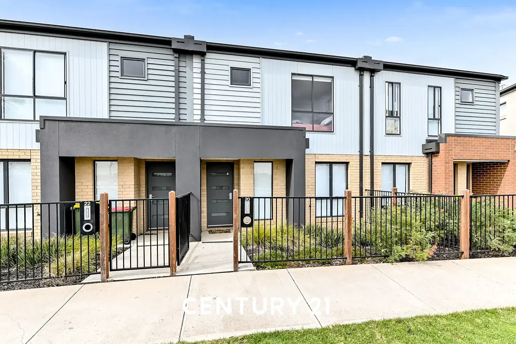 Wyndham Vale 3Moenga Near-new three bed townhouse in sunny central position
