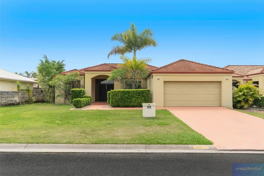 For Lease: Modern Comfort & Convenience in Prime Helensvale Location