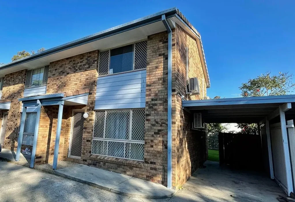 Townhouse with Prime Location