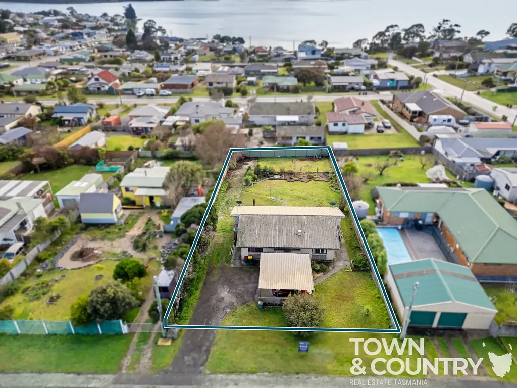 Beauty Point 2 Bedroom Dual Income Opportunity with Water Views and Development Potential