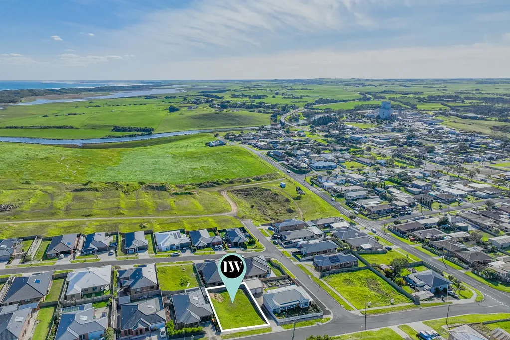 Warrnambool Titled block in popular Dennington estate!