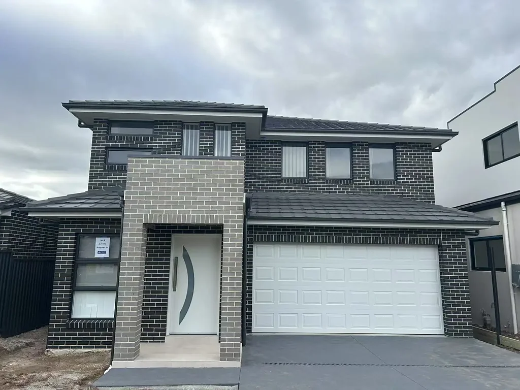 Spacious 5-Bedroom Family Home in Prime Location!