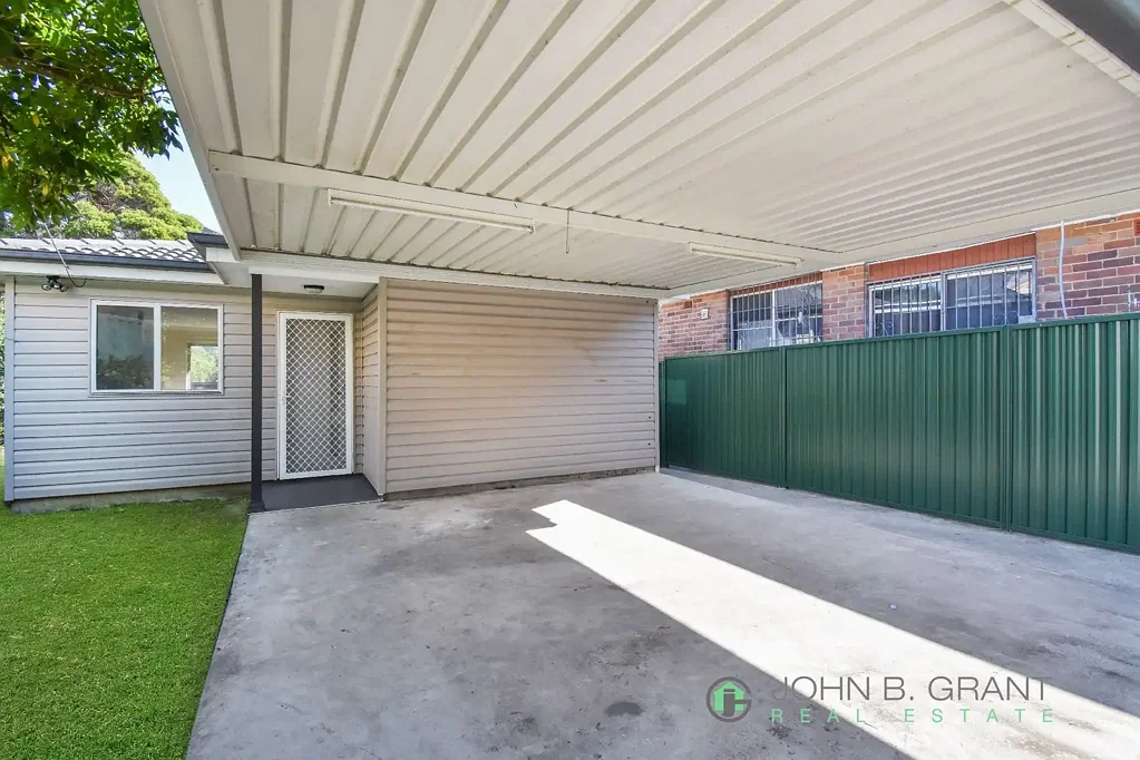 Spacious 2 Bedroom Granny Flat In Villawood