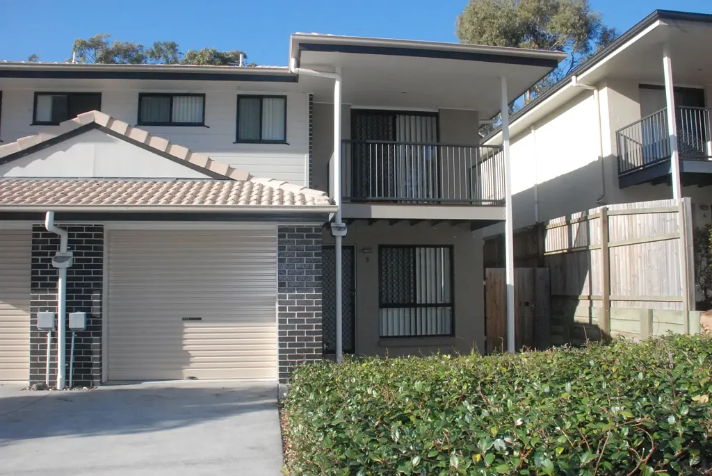 Beautiful Townhouse in Quiet Complex