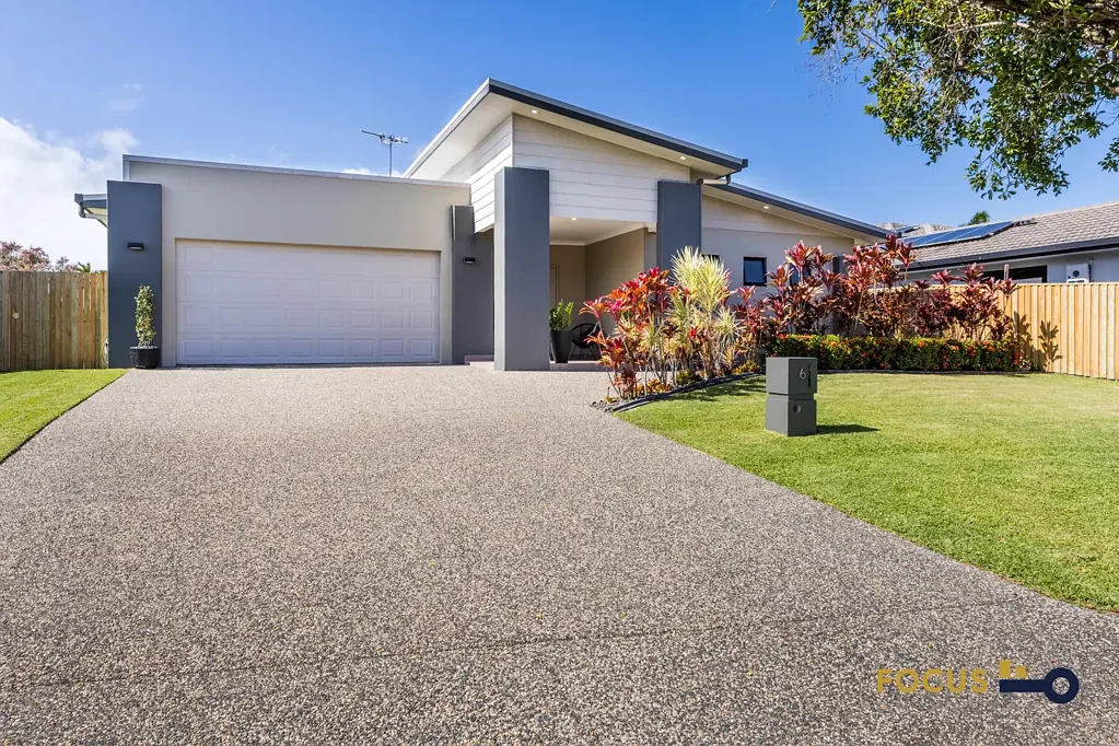 Glenella 4બેડરૂમ PRIME LOCATION - STUNNING MULTI-FUNCTIONAL FAMILY HOME