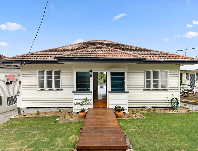33 Plimsoll Street, Greenslopes, Brisbane - Southern Region, 4 રૂમ, 2 બાથરૂમ, House